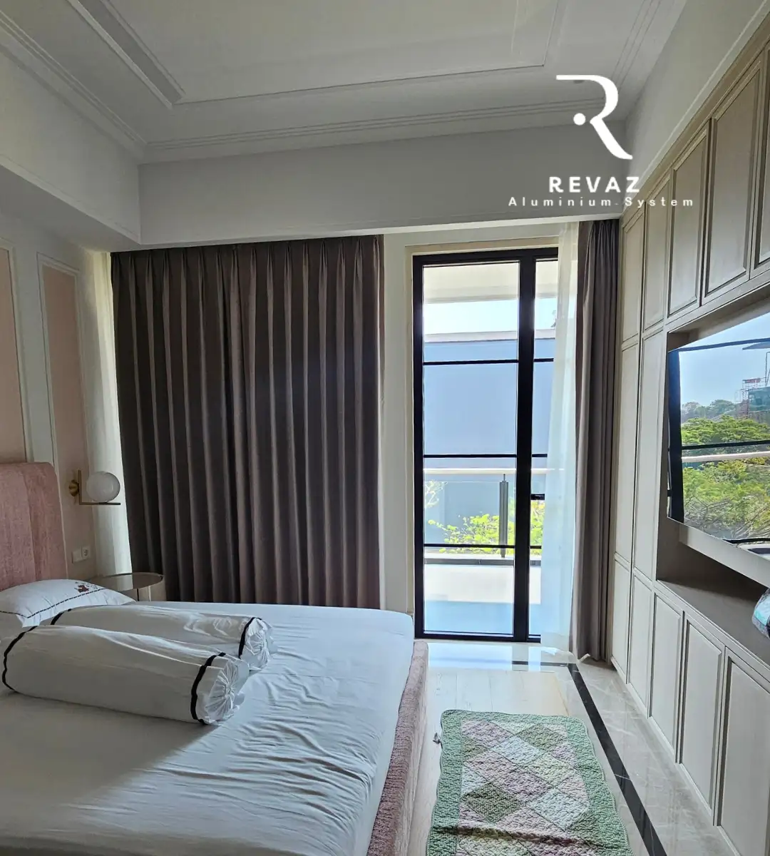 Revaz Toppa style aluminium swing doors